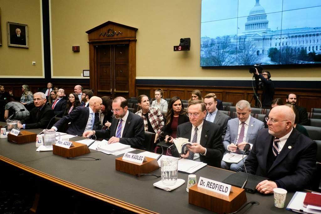 نزاع کاخ سفید با دانشمندان کمیته کرونا را به تعطیلی کشید