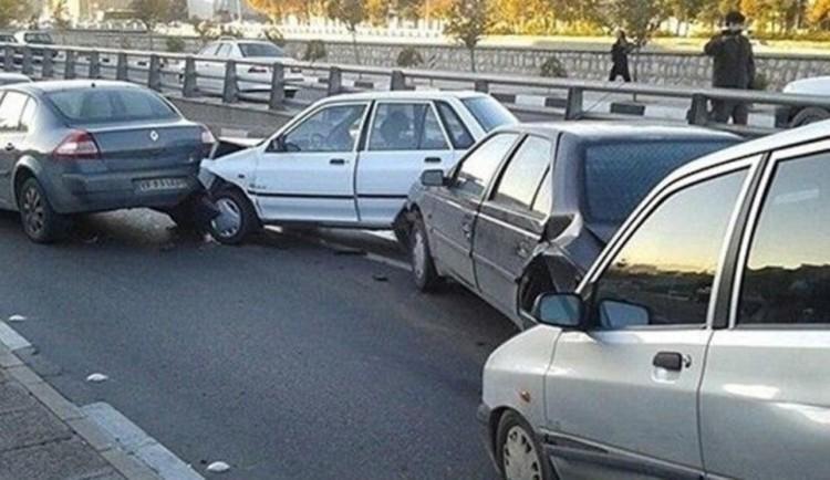 تصادف عجیب 50 خودرو با 36 مصدوم در اتوبان قزوین تصادف عجیب 50 خودرو با 36 مصدوم در اتوبان قزوین