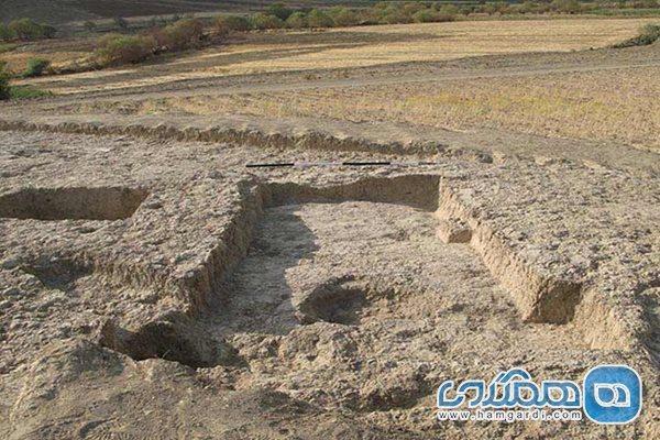 تپه باستانی گنج دره یکی از جاذبه های دیدنی استان کرمانشاه به شمار می رود