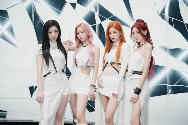 متن و ترجمه آهنگ UNTOUCHABLE از ITZY متن و ترجمه آهنگ UNTOUCHABLE از ITZY