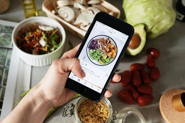 پاکسازی فکر با عکس ها؛ چرا حذف تصاویر قدیمی واقعاً حالمان را سبک می نماید؟